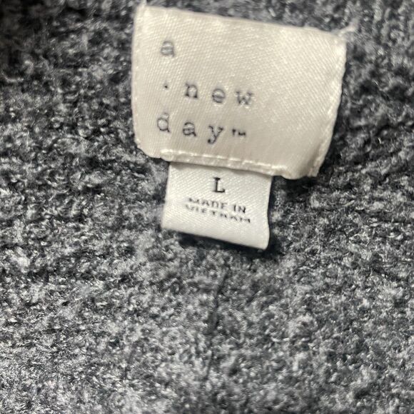 A New Day Gray Chunky Knit Oversized Cardigan Size Large 4 Button 2 Pocket - Picture 2 of 7